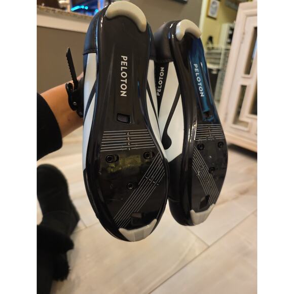 Peloton Original Cycling Shoes Size 40 EU / Men 7 Women 8‎ Black w/ Cleats main image 4